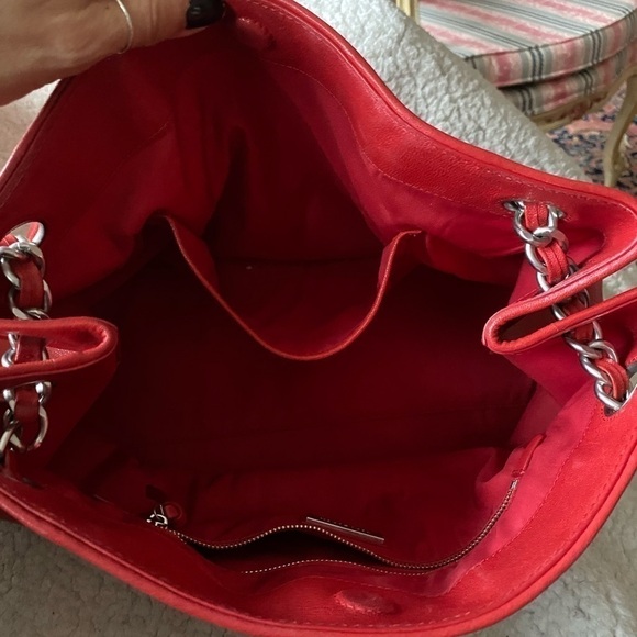 Tory Burch Fleming Distressed Leather Tote Cherry Apple - Picture 9 of 12